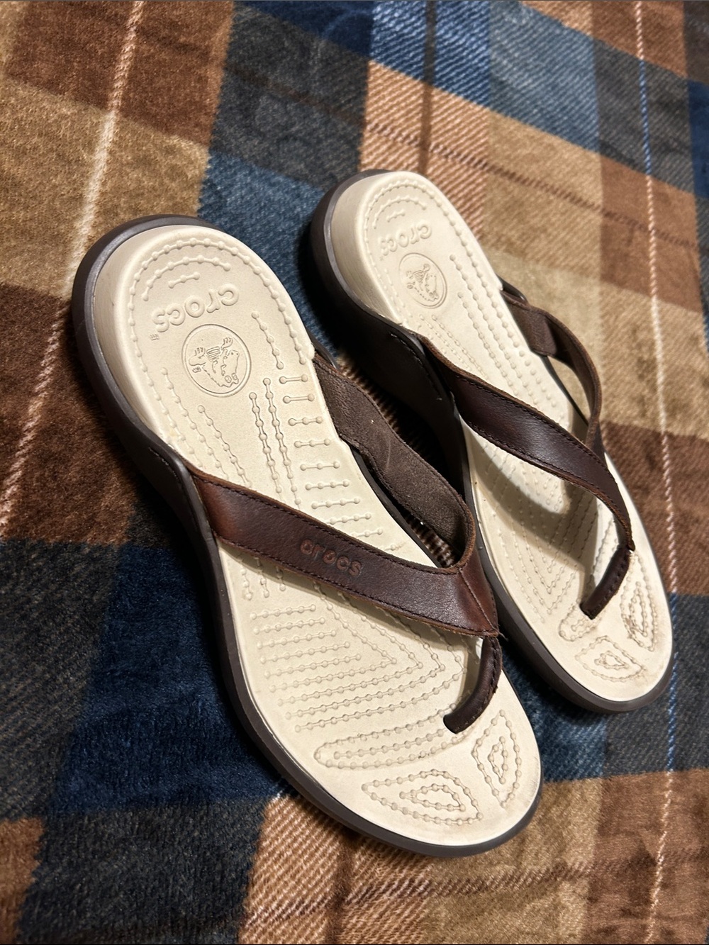 Crocs Women's Brown Leather-Look Flip Flop Sandals - Brown/Beige